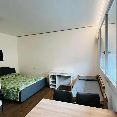 White House 4 *
